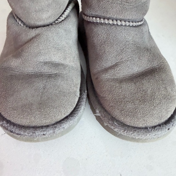 UGG Bailey Button Gray Sheepskin Winter Boots size 9 toddler little kids - Picture 4 of 8